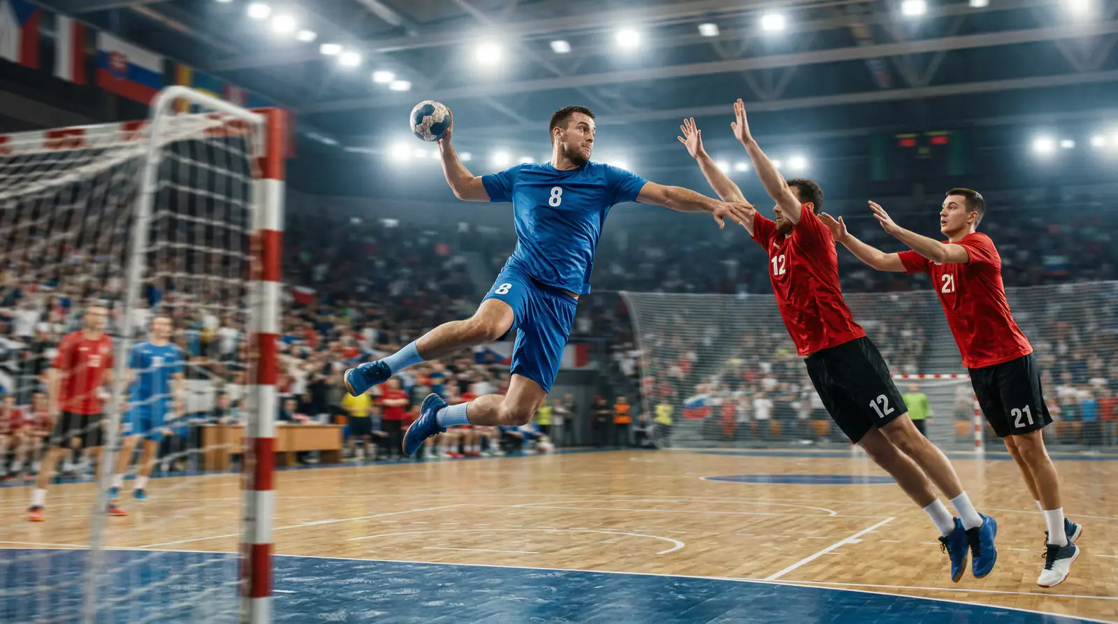Französische Handballer in blauem Trikot im Angriff bei einem internationalen Turnier